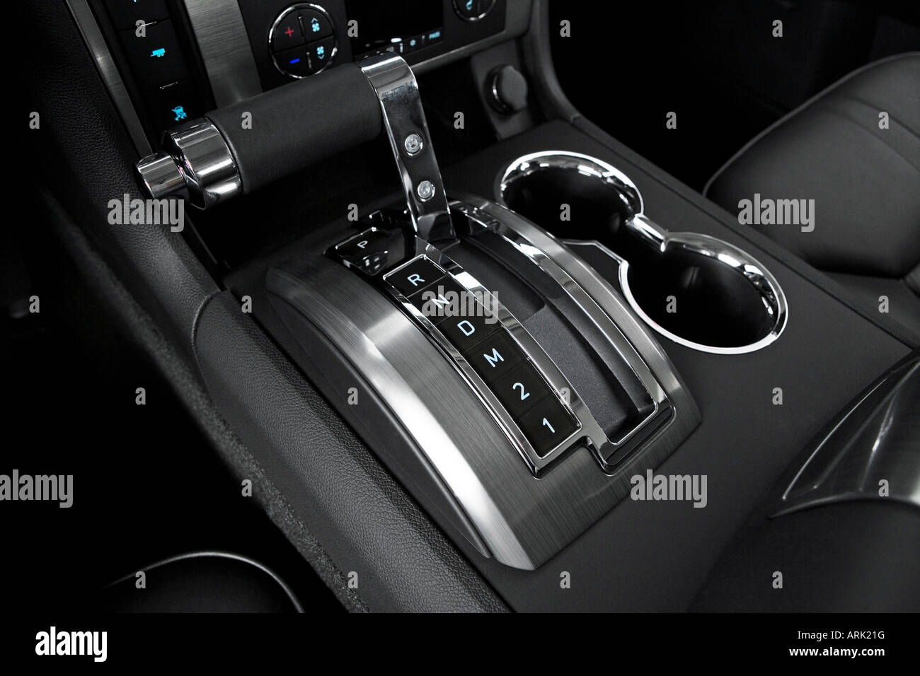 2008 Hummer H2 in Gray Gear shifter/center console Stock Photo Alamy