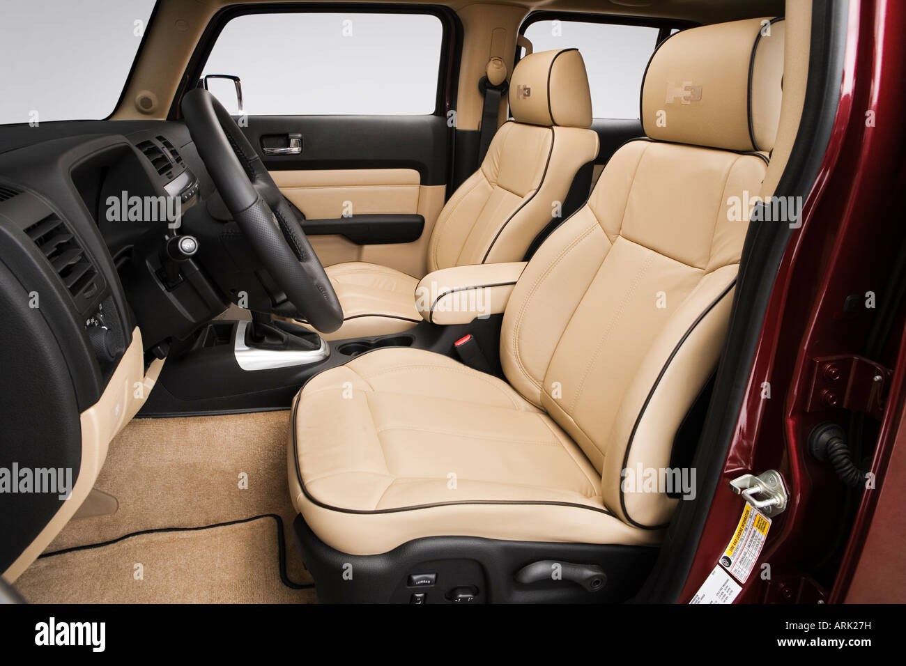 2008 Hummer H3 x in Red - Front seats Stock Photo - Alamy