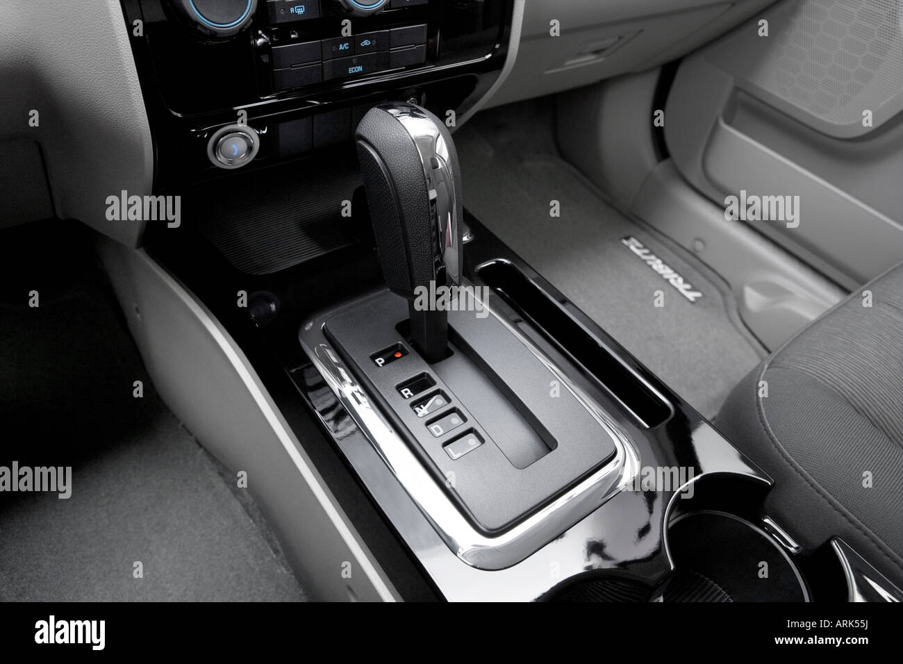 2008 Mazda Tribute Hybrid in Gray Gear shifter/center console Stock