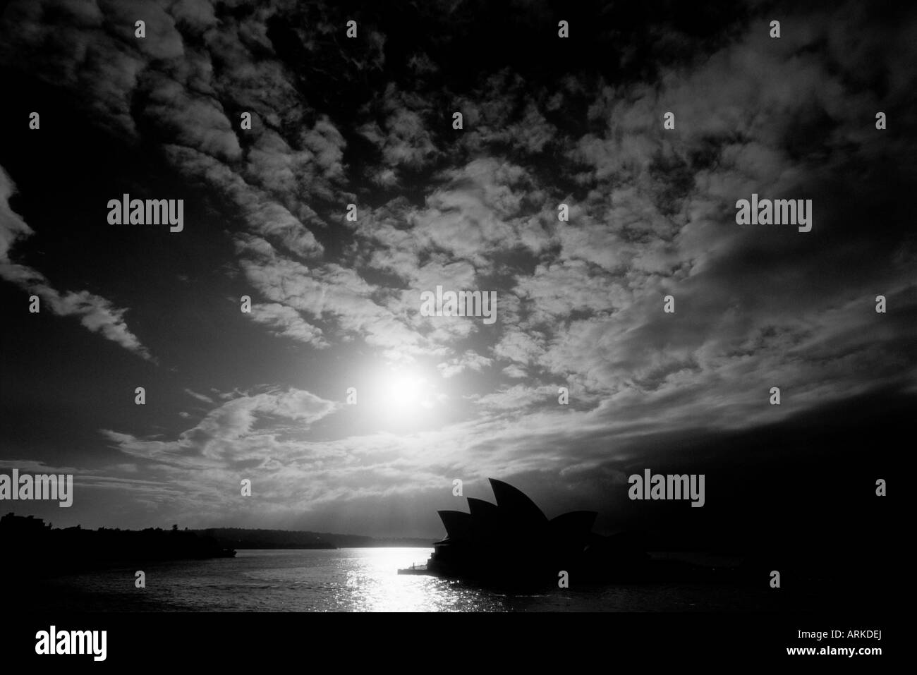 Silhouette of sydney opera house Black and White Stock Photos & Images ...