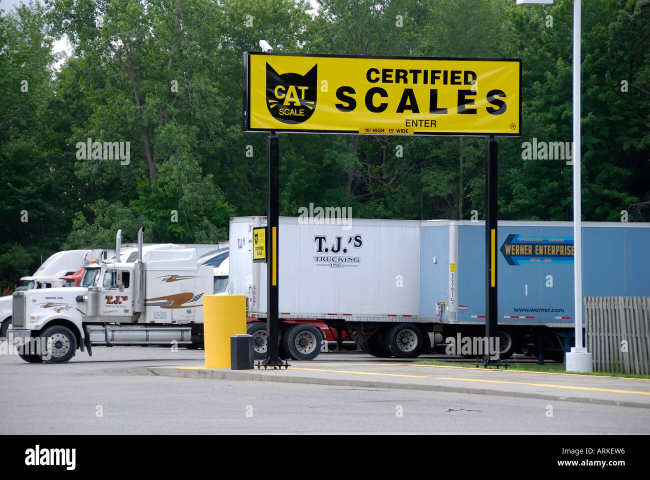 truck scale weigh weighing safety inspections Stock Photo - Alamy