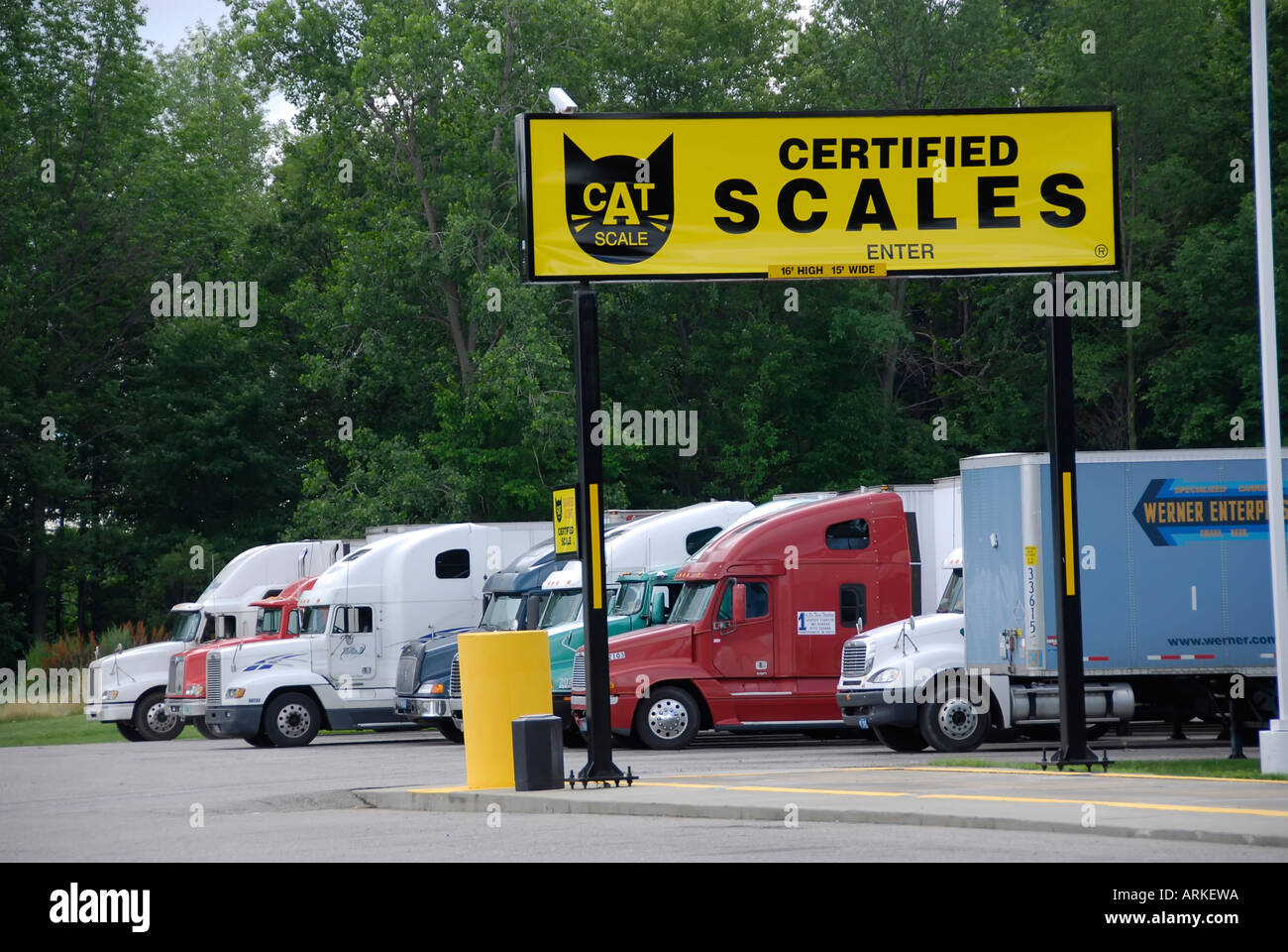 Truck scales High Resolution Stock Photography and Images Alamy