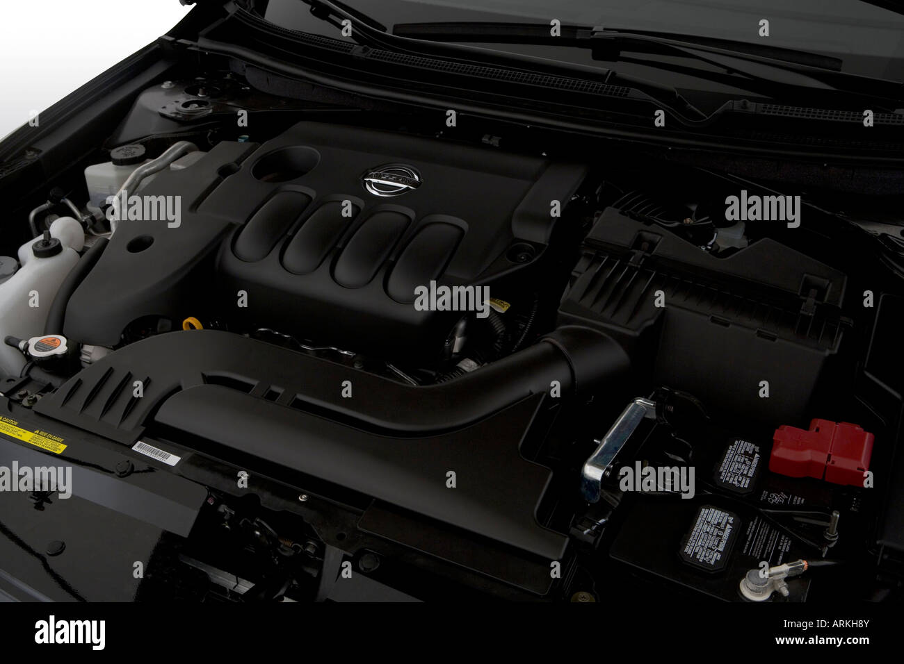2008 Nissan Altima 2.5 S in Black - Engine Stock Photo - Alamy