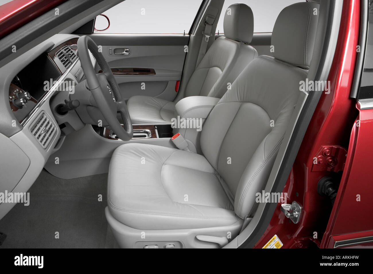 Buick LaCrosse: Front Seat Buick LaCrosse: Front Seat
