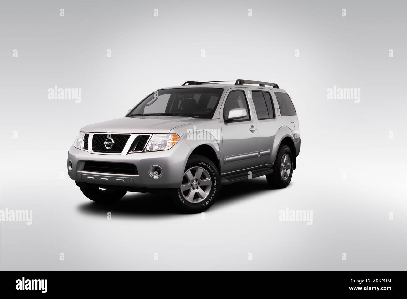 2008 Nissan Pathfinder SE in Silver - Front angle view Stock Photo