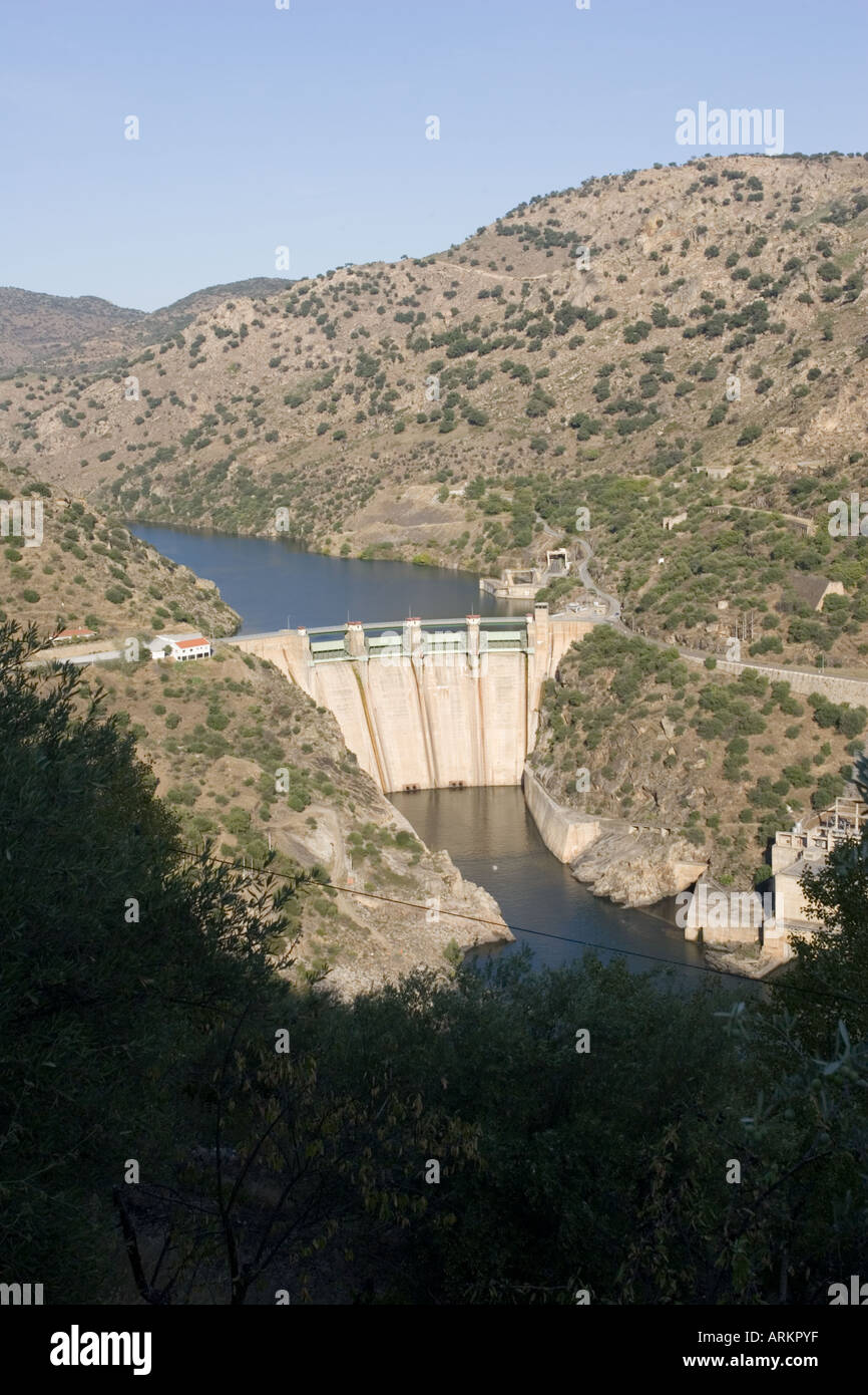 Shared hydroelectric dam at Barca de Alva on Rio Doura on Spanish