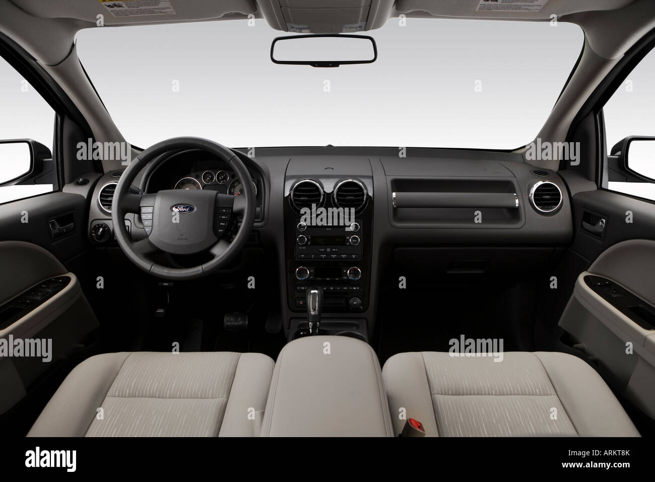 2008 Ford Taurus X SEL in Gray Dashboard, center console, gear