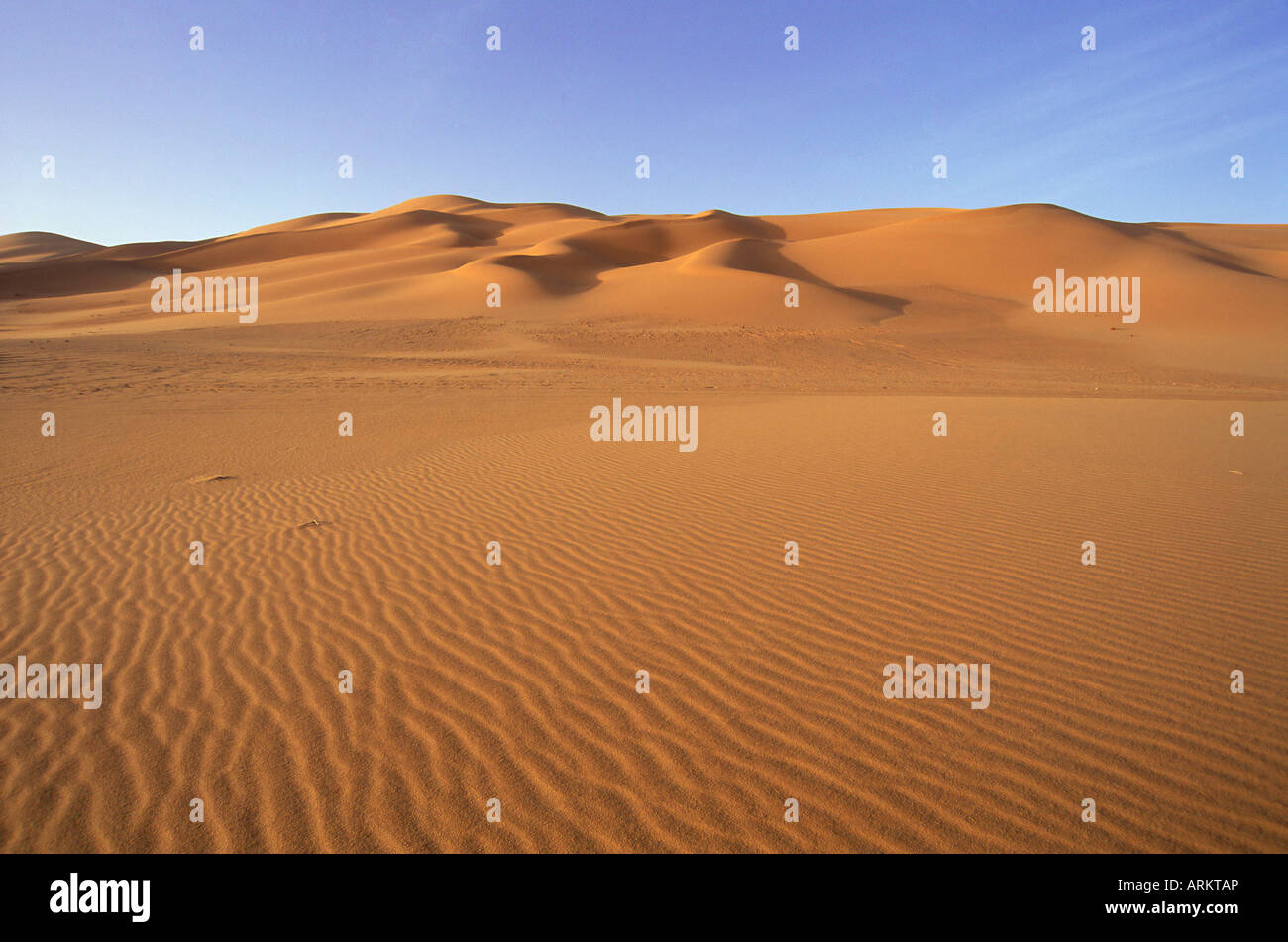 Ripples in sand and sand dunes, Erg Murzuq, Sahara Desert, Fezzan, Libya, North Africa, Africa Stock Photo