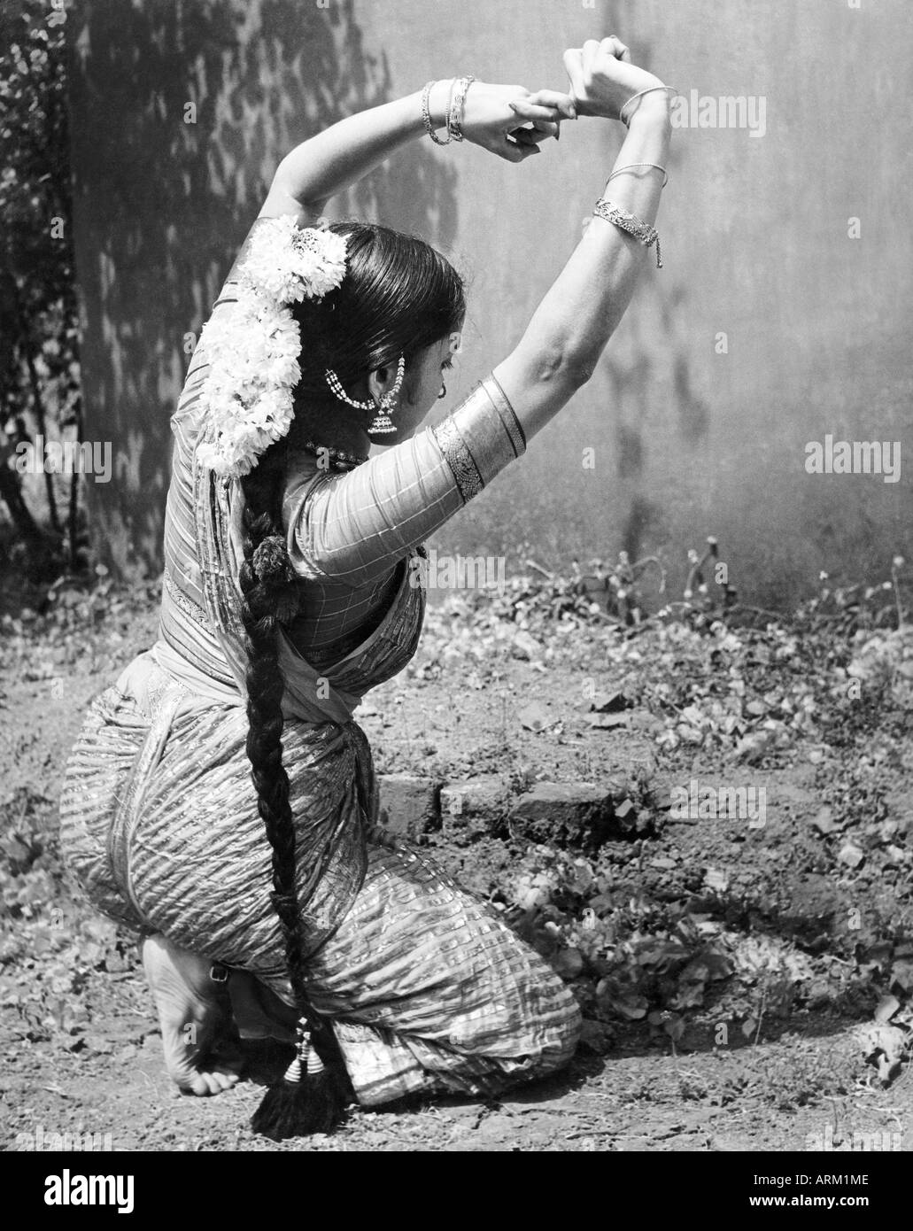Old vintage photo Indian woman doing Kathak classical dance India 1940s - vrb 101415 Stock Photo