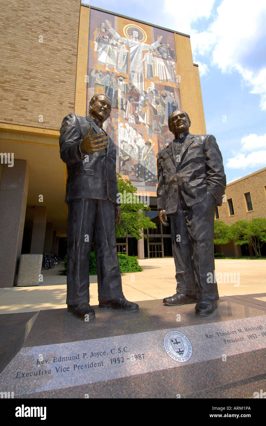 Theodore M Hesburgh Library on the campus of the University of Notre ...