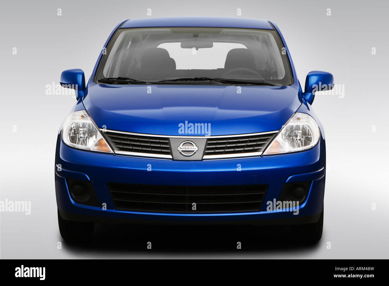 Nissan versa 2008 hi-res stock photography and images - Alamy