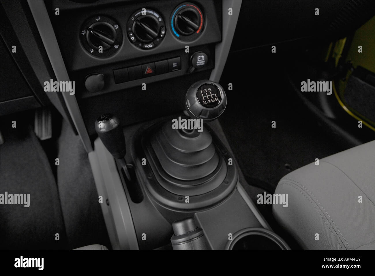 2008 Jeep Wrangler Unlimited X in Green - Gear shifter/center console Stock  Photo - Alamy