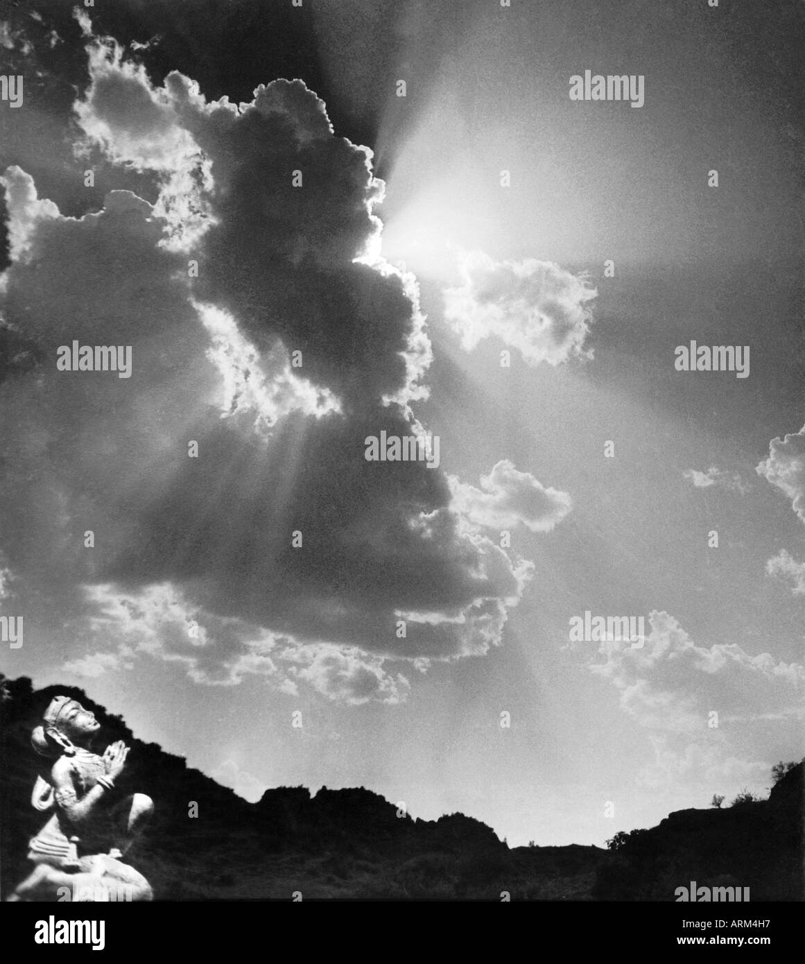 VRB101346 Magic of the sky with clouds and sun India 1940 s Stock Photo
