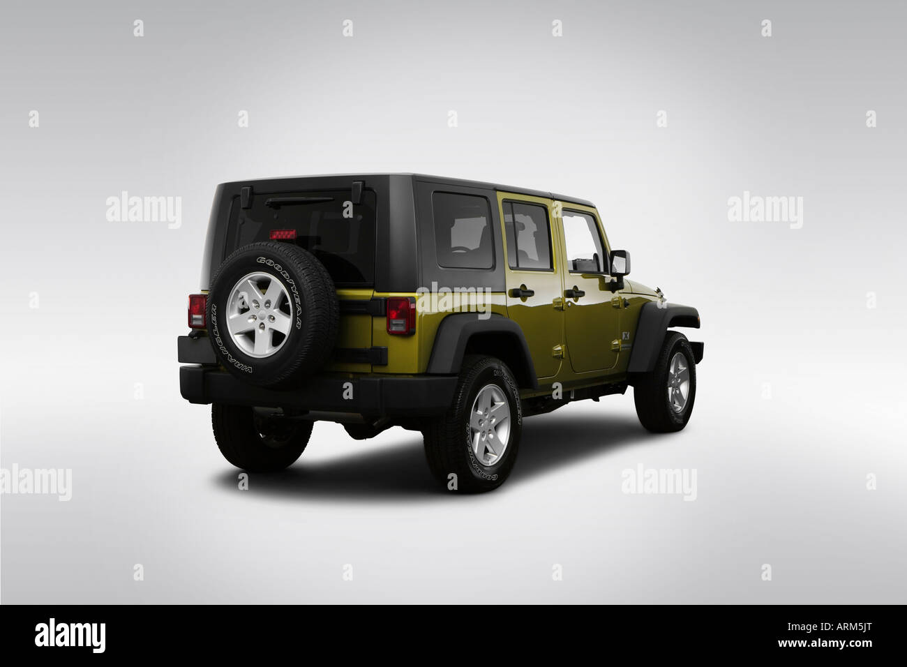 2008 Jeep Wrangler Unlimited X in Green - Rear angle view Stock Photo -  Alamy