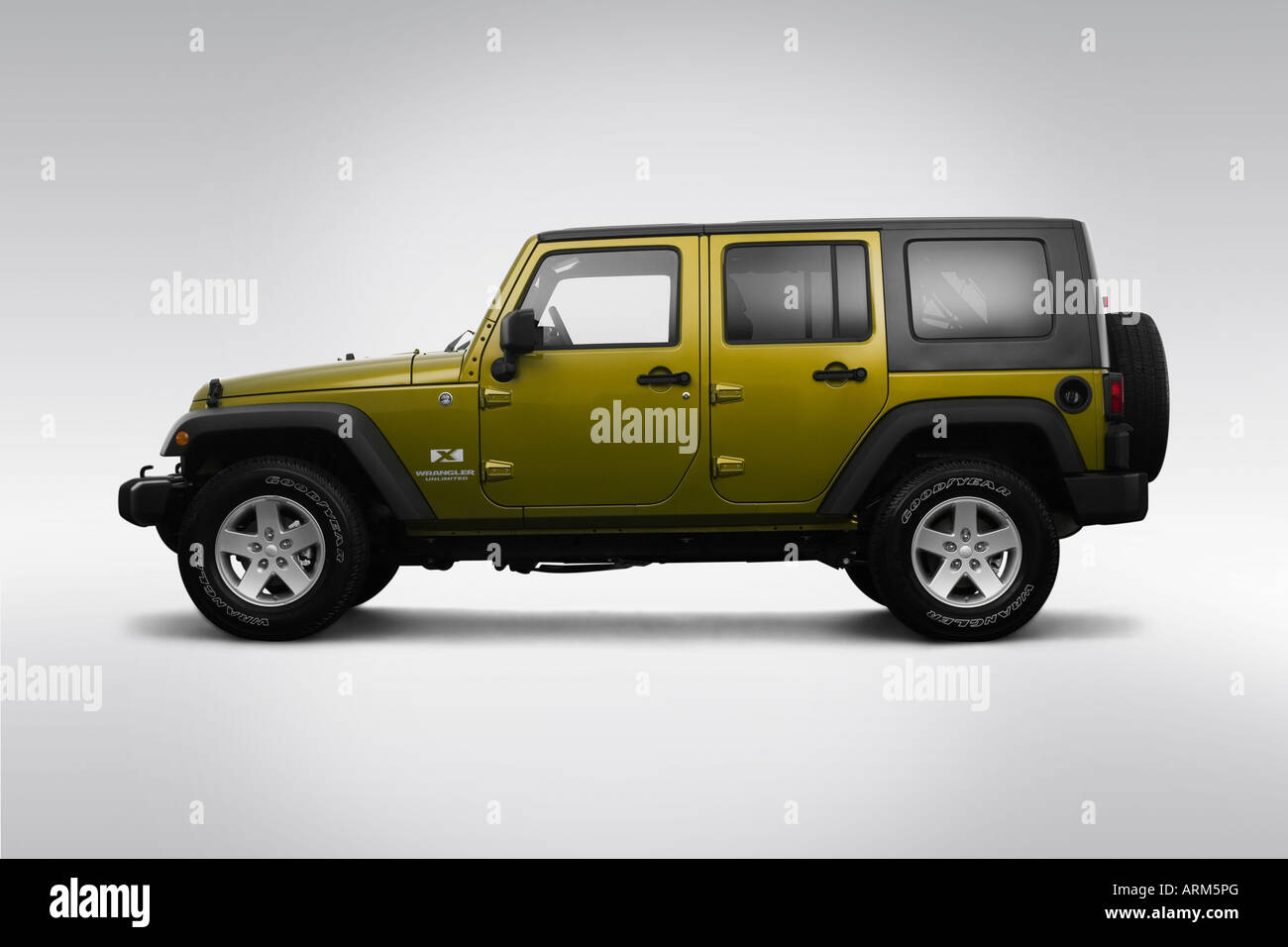 2008 Jeep Wrangler Unlimited X in Green - Drivers Side Profile Stock Photo  - Alamy