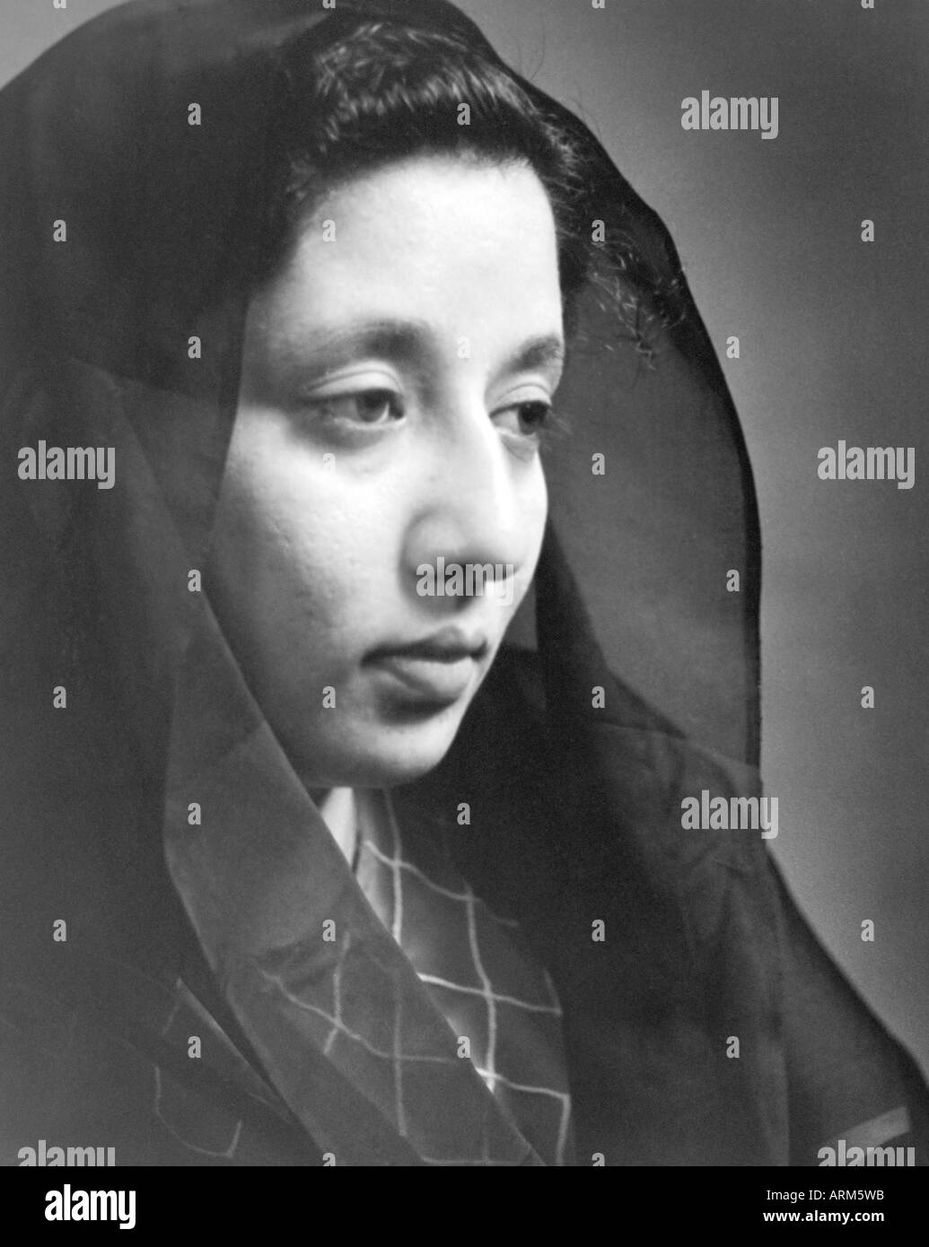 Indian woman portrait 1940s hi-res stock photography and images - Alamy