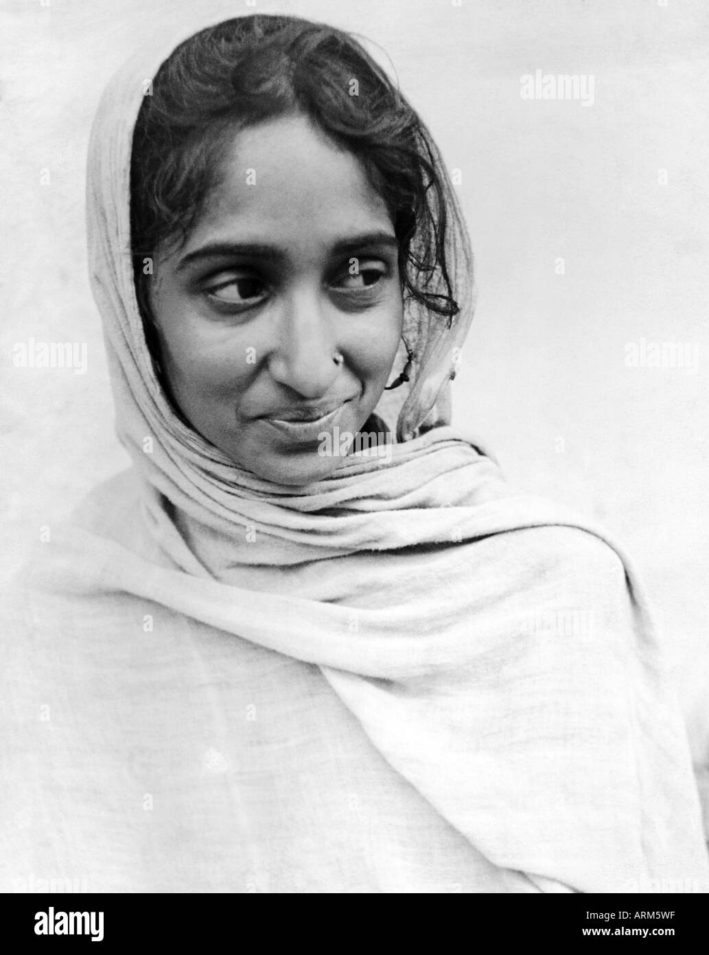 Old indian woman in saree Black and White Stock Photos & Images - Alamy