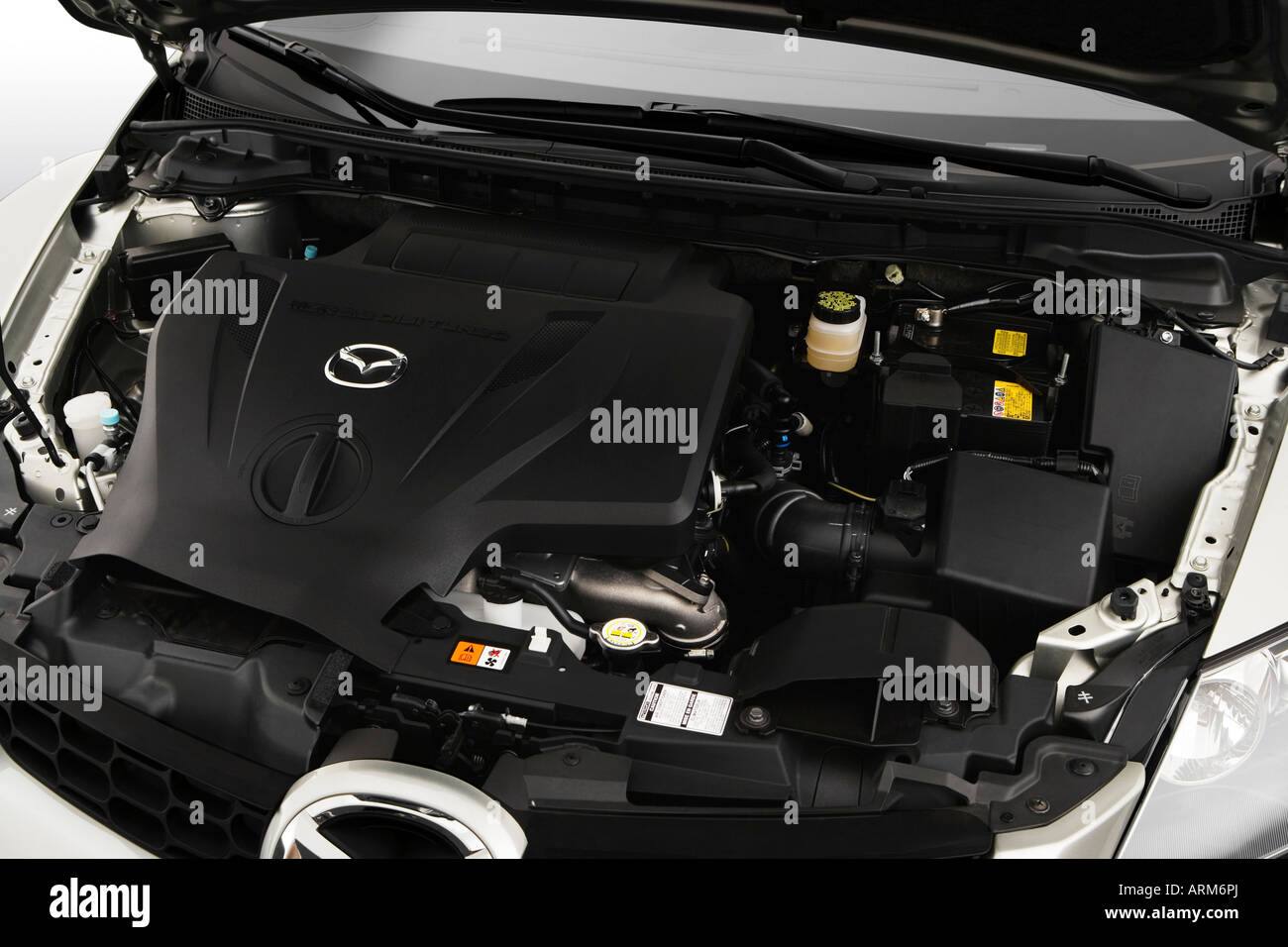 08 Mazda Cx 7 Grand Touring In Silver Engine Stock Photo Alamy
