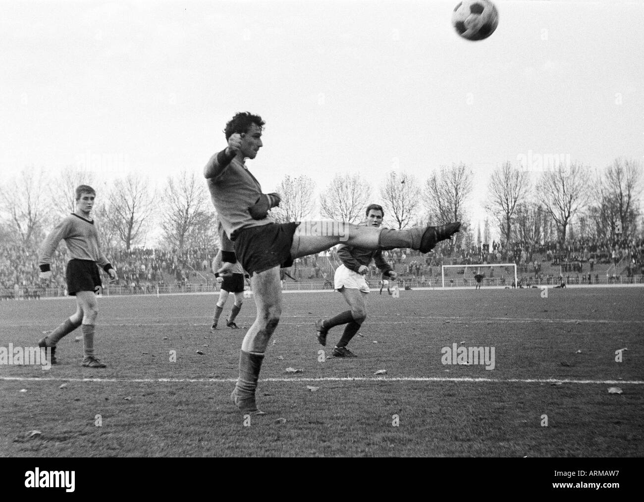 football, Regionalliga West, 1965/1966, Fortuna Duesseldorf versus STV Horst Emscher 1:0, Rhein Stadium in Duesseldorf, scene of the match, f.l.t.r. Norbert Grede (STV), Rainer Krull (STV), Hilmar Hoffer (Ddorf) Stock Photo
