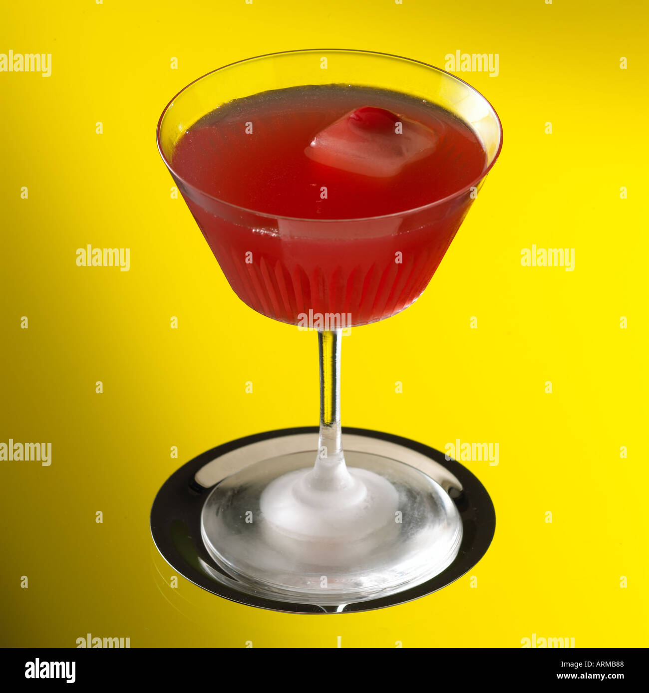 Cocktail Scarlet O Hara Southern Comfort Crambery Juice Lime Juice