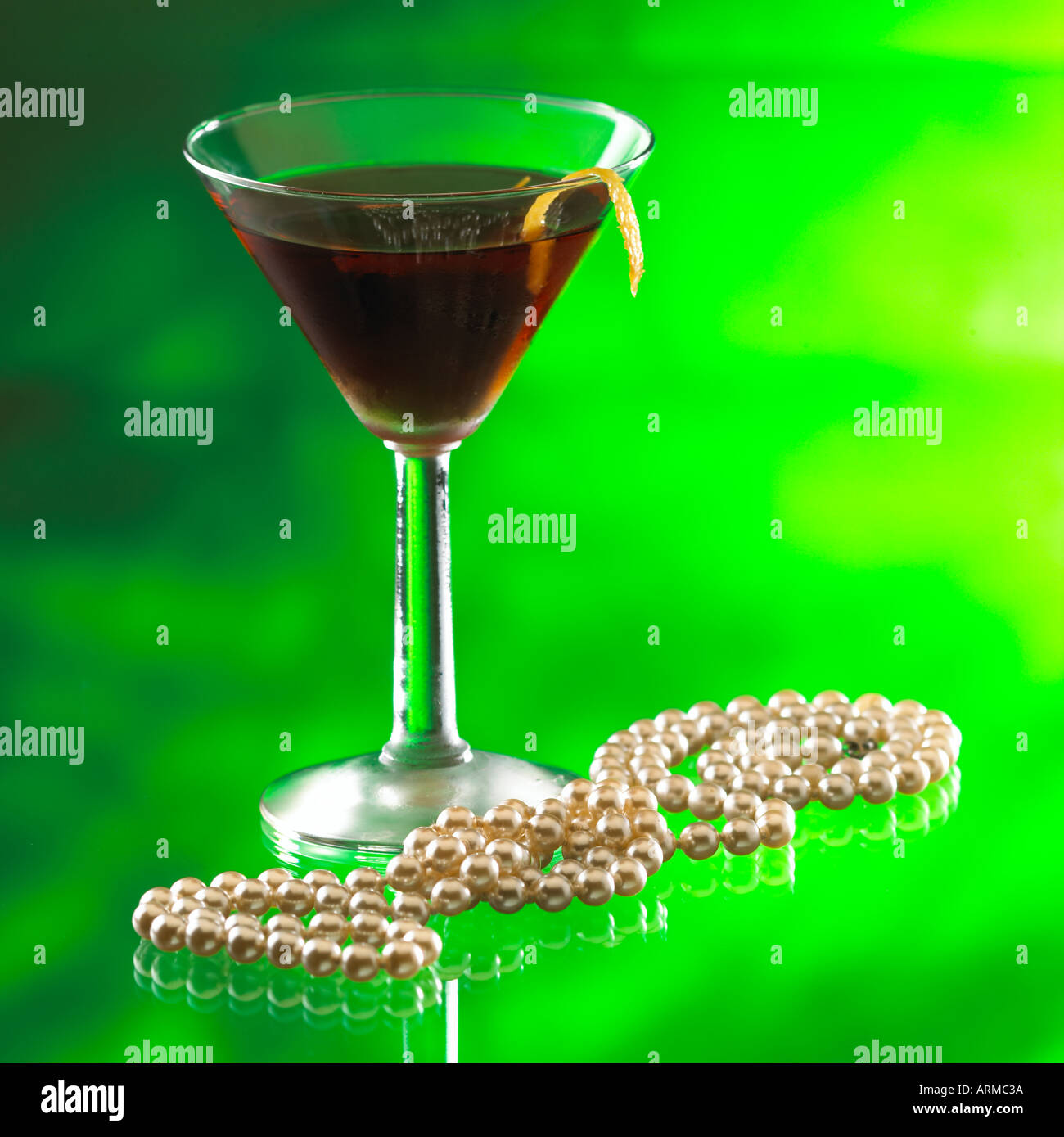 Cocktail The Charleston Dry Gin Kirsch Curacao Dry sweet vermouth lemon