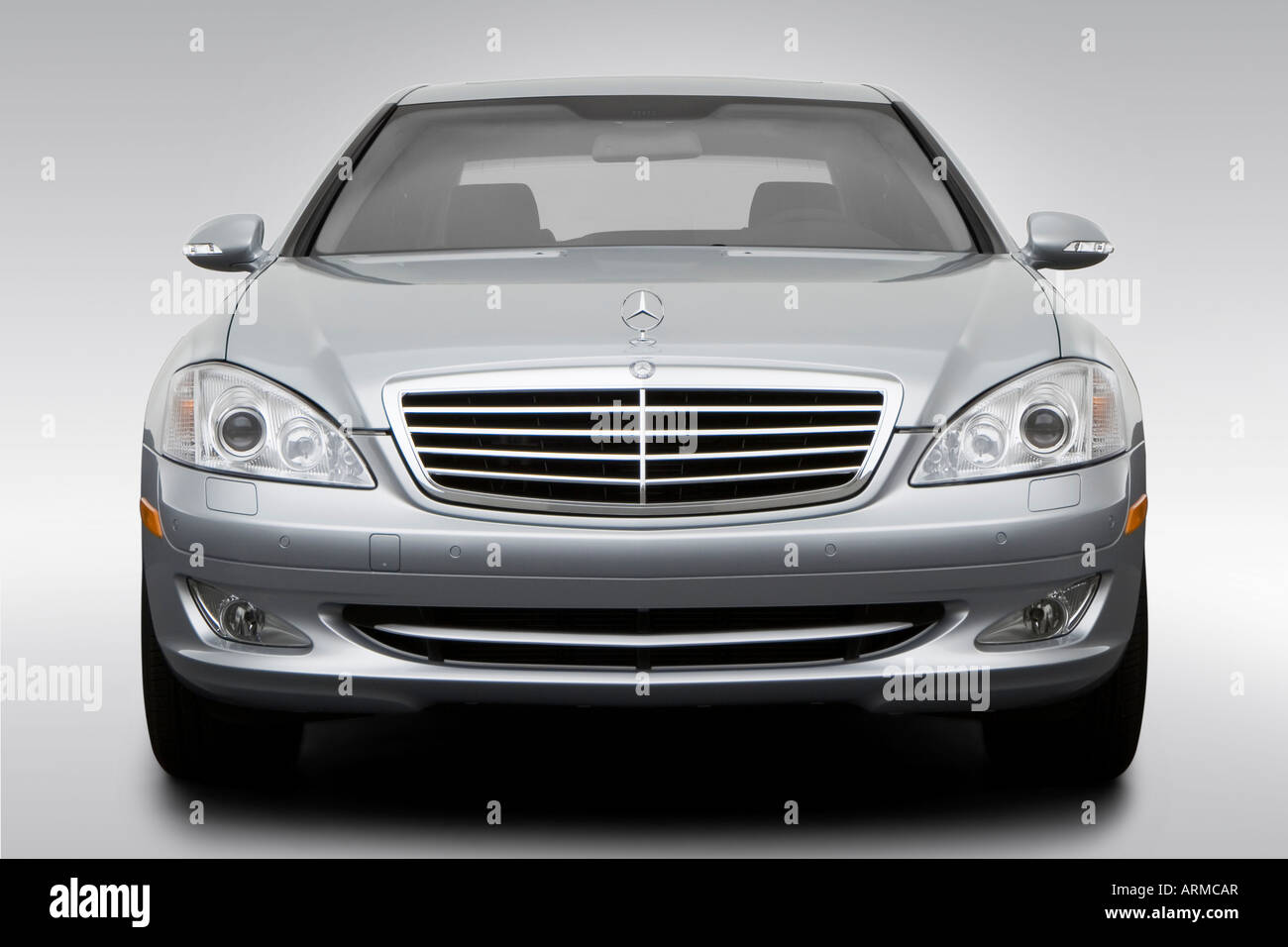 08 Mercedes Benz S Class S550 In Silver Low Wide Front Stock Photo Alamy 08 Mercedes Benz S Class S550 In Silver Low Wide Front Stock Photo Alamy