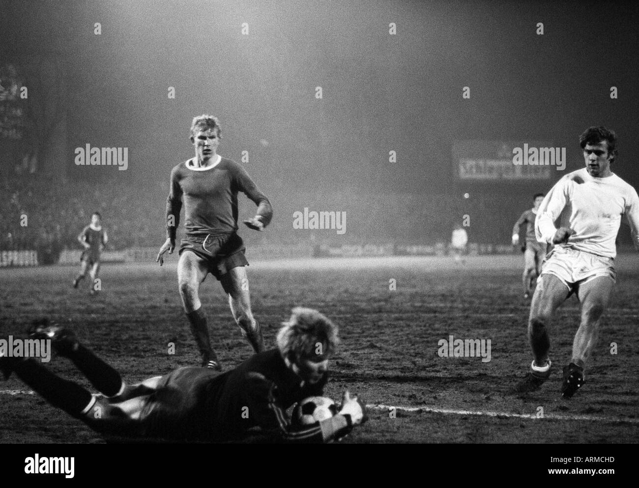 football, European Cup Winners Cup, quarter final, return leg, 1969/1970, FC Schalke 04 versus Dinamo Zagreb 1:0, Stadium Glueckaufkampfbahn in Gelsenkirchen, scene of the match, f.l.t.r. Rolf Ruessmann (S04), keeper Norbert Nigbur (S04), Rudolf Cvek (Zag Stock Photo