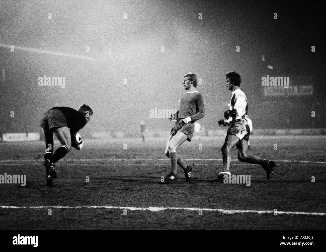 football, European Cup Winners Cup, quarter final, return leg, 1969/1970, FC Schalke 04 versus Dinamo Zagreb 1:0, Stadium Glueckaufkampfbahn in Gelsenkirchen, scene of the match, f.l.t.r. keeper Norbert Nigbur (S04), Klaus Fichtel (S04), Marijan Novak (Za Stock Photo