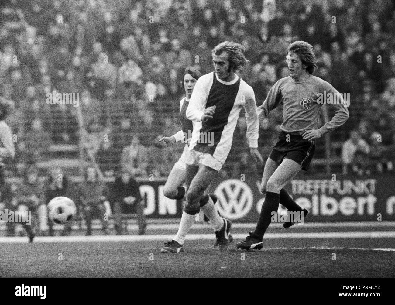 football, friendly game, 1972, Rhine Stadium in Duesseldorf, select team of Fortuna Duesseldorf and Borussia Moenchengladbach versus Ajax Amsterdam 1:1, scene of the match, f.l.t.r. Arnold Muhren (Ajax), Horst Blankenburg (Ajax), Gerd Zewe (Ddorf) Stock Photo