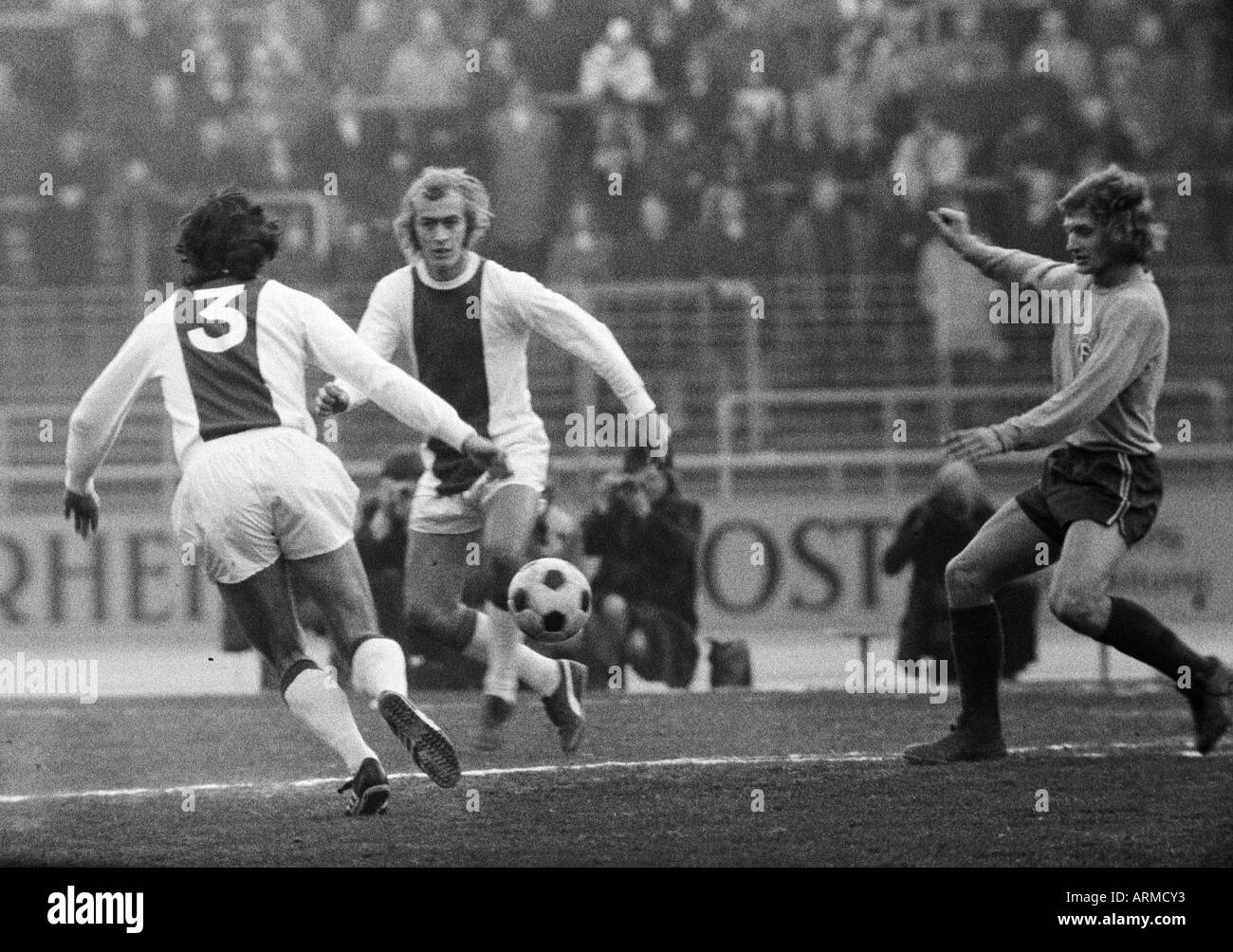 football, friendly game, 1972, Rhine Stadium in Duesseldorf, select team of Fortuna Duesseldorf and Borussia Moenchengladbach versus Ajax Amsterdam 1:1, scene of the match, f.l.t.r. Wim Suurbier (Ajax, 3), Horst Blankenburg (Ajax), Dieter Herzog (Ddorf) Stock Photo