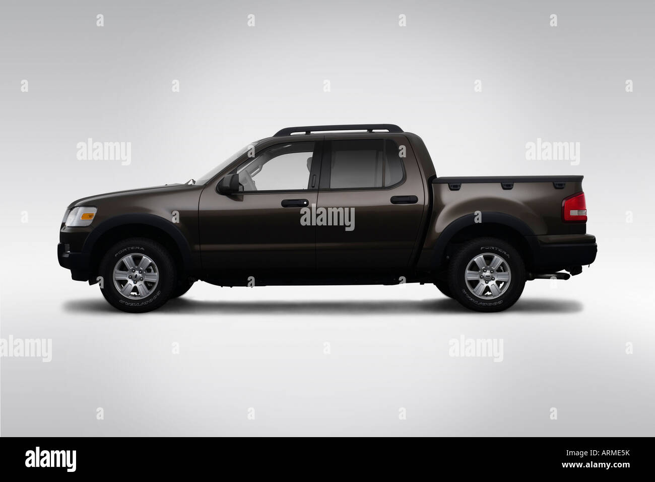 08 Ford Explorer Sport Trac In Green Drivers Side Profile Stock Photo Alamy