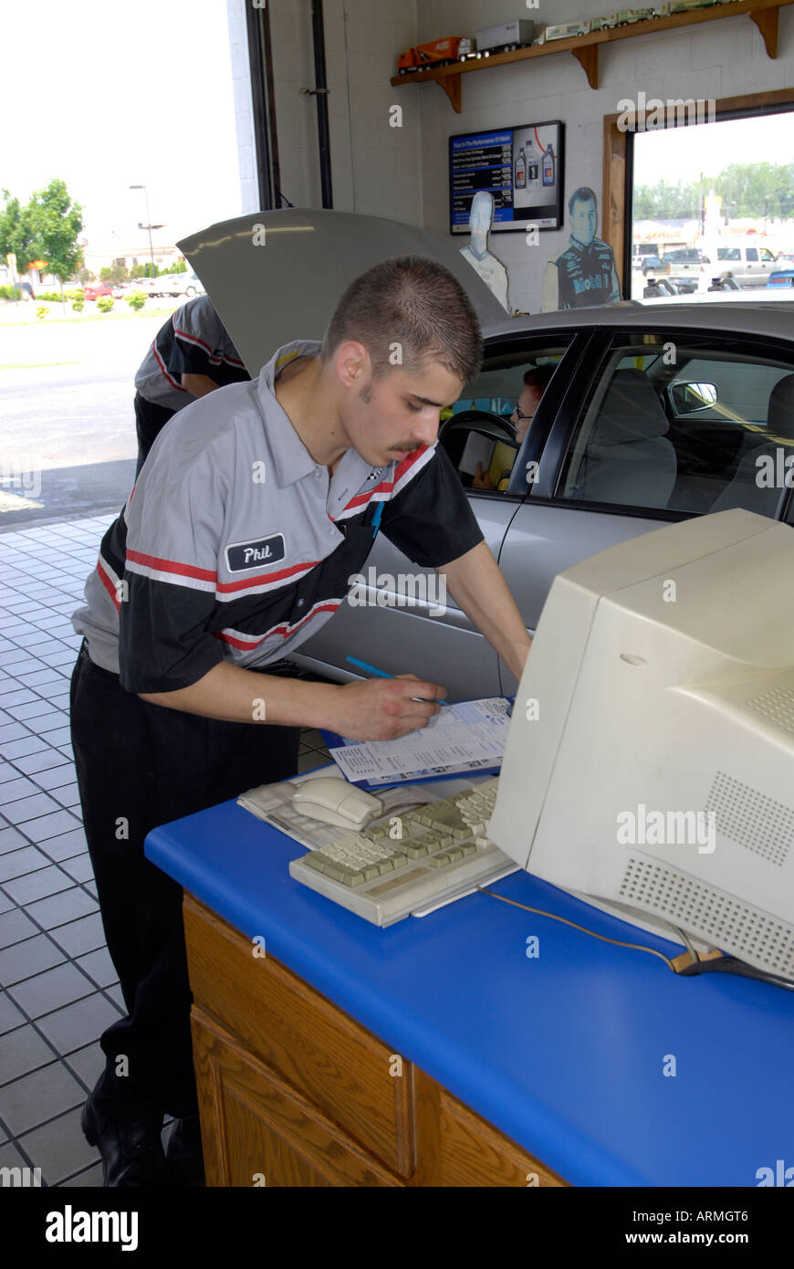 Quick oil change garage where drive in customers have oil changed in