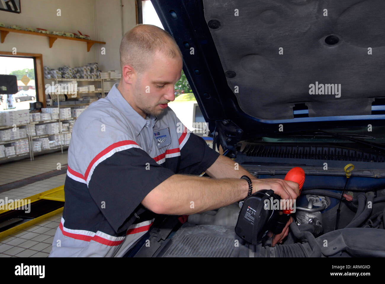 Quick oil change garage where drive in customers have oil changed in