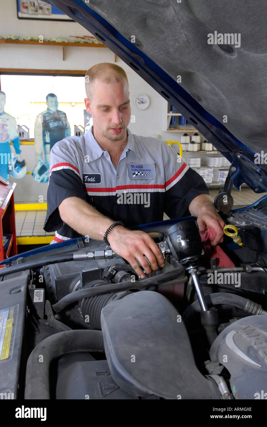 Quick oil change garage where drive in customers have oil changed in