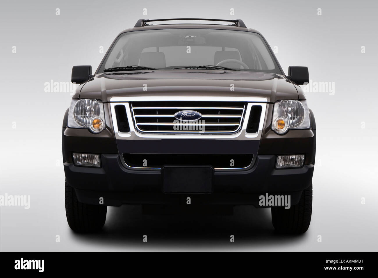 2008 Ford Explorer Sport Trac In Green Low Wide Front Stock Photo Alamy