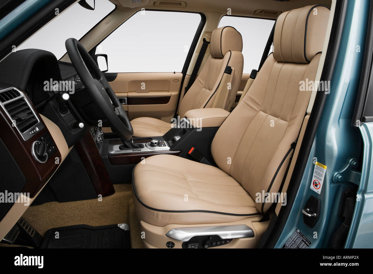 2008 Land Rover Range Rover Super Charged in Green - Front seats Stock  Photo - Alamy