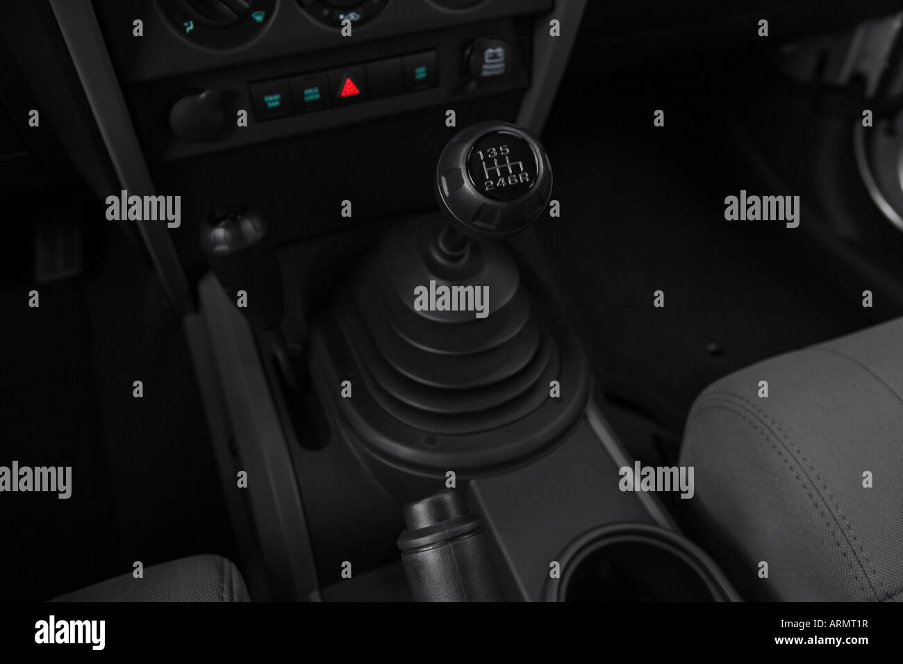 2008 Jeep Wrangler Unlimited Rubicon in Silver - Gear shifter/center  console Stock Photo - Alamy