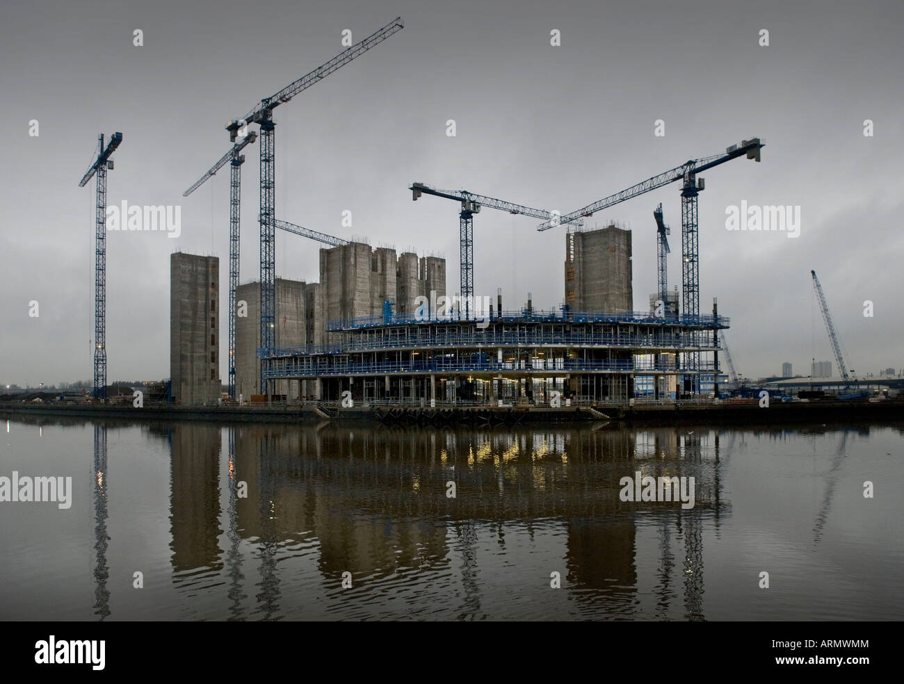 THE NEW BBC OFFICES UNDER CONSTRUCTION AT SALFORD QUAYS MANCHESTER THE MULTI MILLION POUND DEVELOPMENT Stock Photo