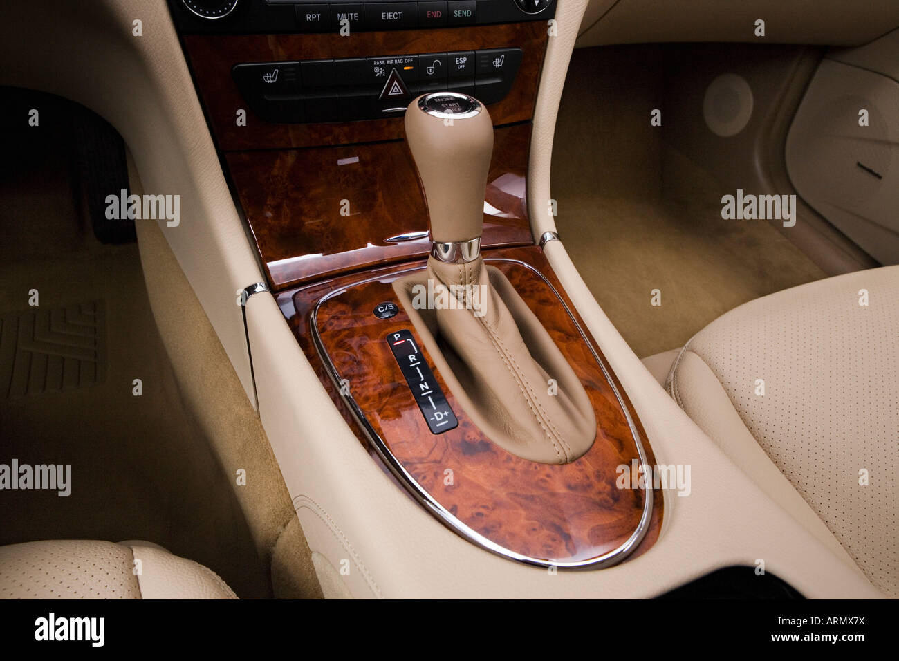 08 Mercedes Benz E Class 50 4matic In White Gear Shifter Center Console Stock Photo Alamy 08 Mercedes Benz E Class 50 4matic In White Gear Shifter Center Console Stock Photo Alamy