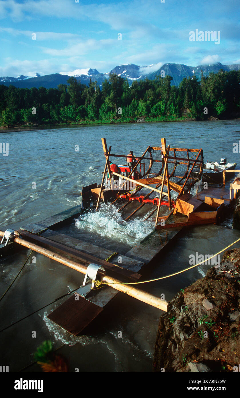 Indian fishing columbia river hi-res stock photography and images - Alamy