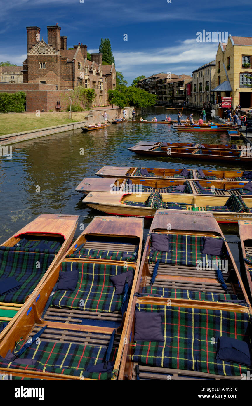 Punting on river cam Cambridge England Stock Photo