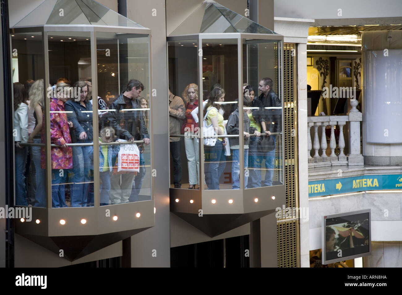 Roosevelt field shopping mall hi-res stock photography and images - Alamy