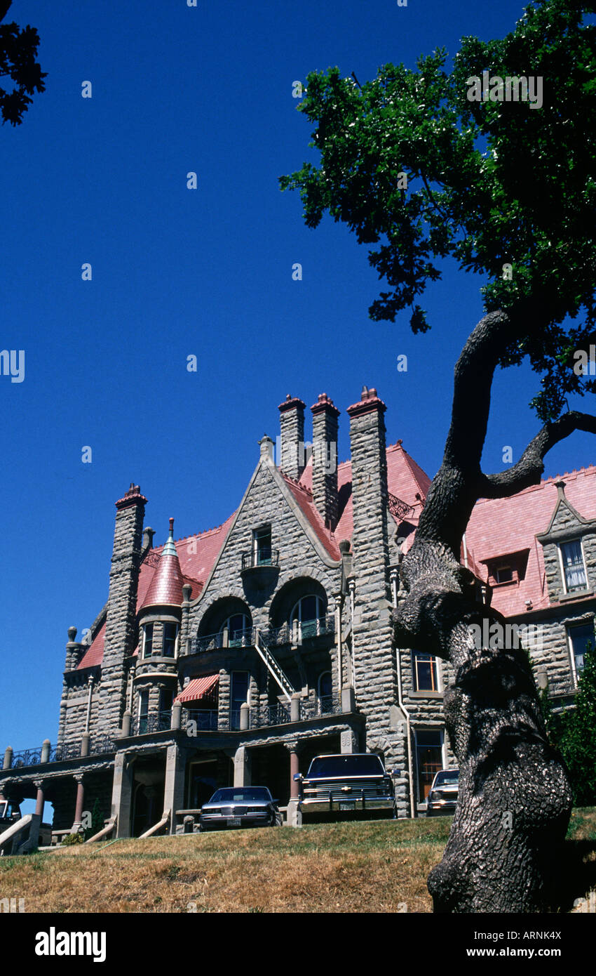 Craigdarroch Castle with oak tree in the foreground, Victoria, Vancouver Island, British Columbia, Canada. Stock Photo