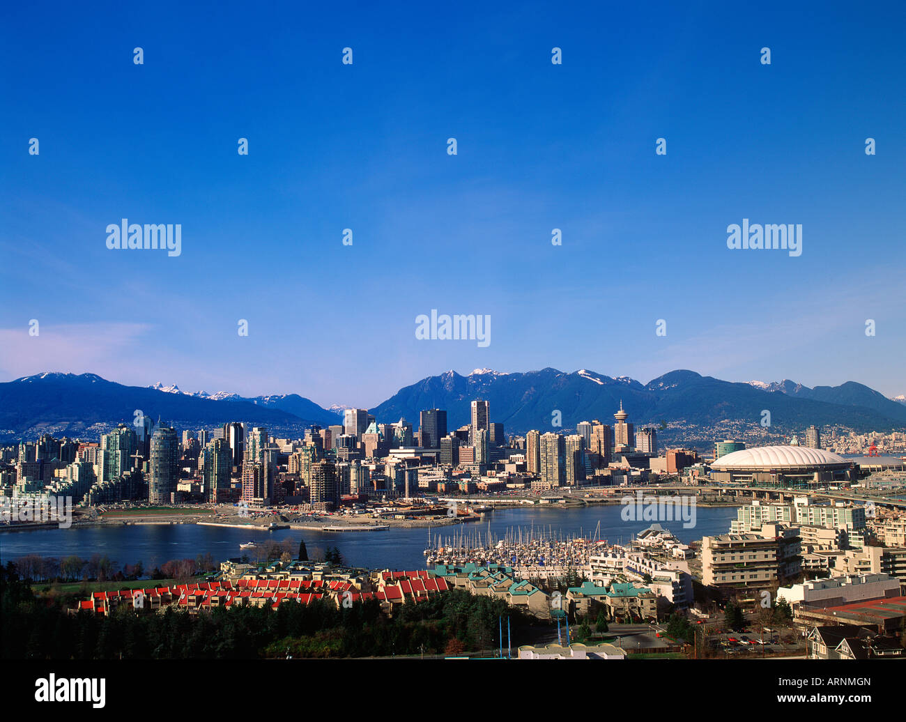 False creek and downtown vancouver hi-res stock photography and images ...