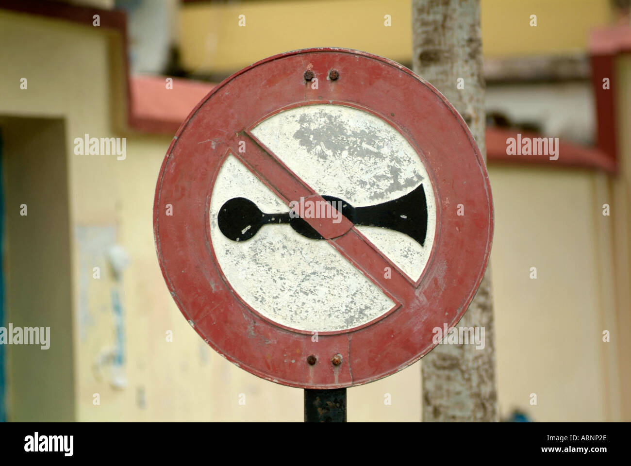 horn, hooter, beep, beeping, honk, honking, no, noise, road, sign