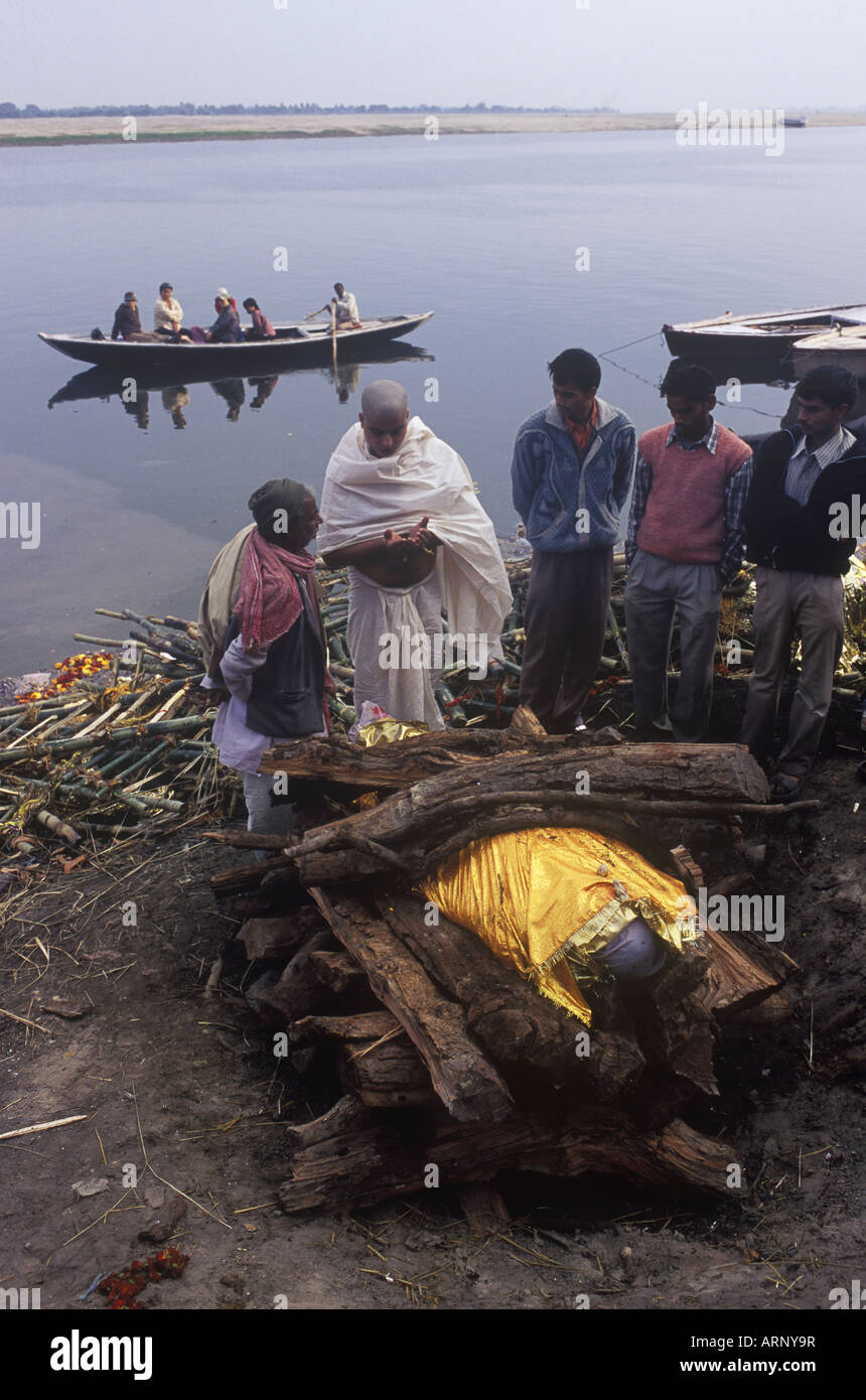 India, Varanasi, Manikarnika Ghat, the main burning ghat. Place of  cremations on Ganges Stock Photo - Alamy
