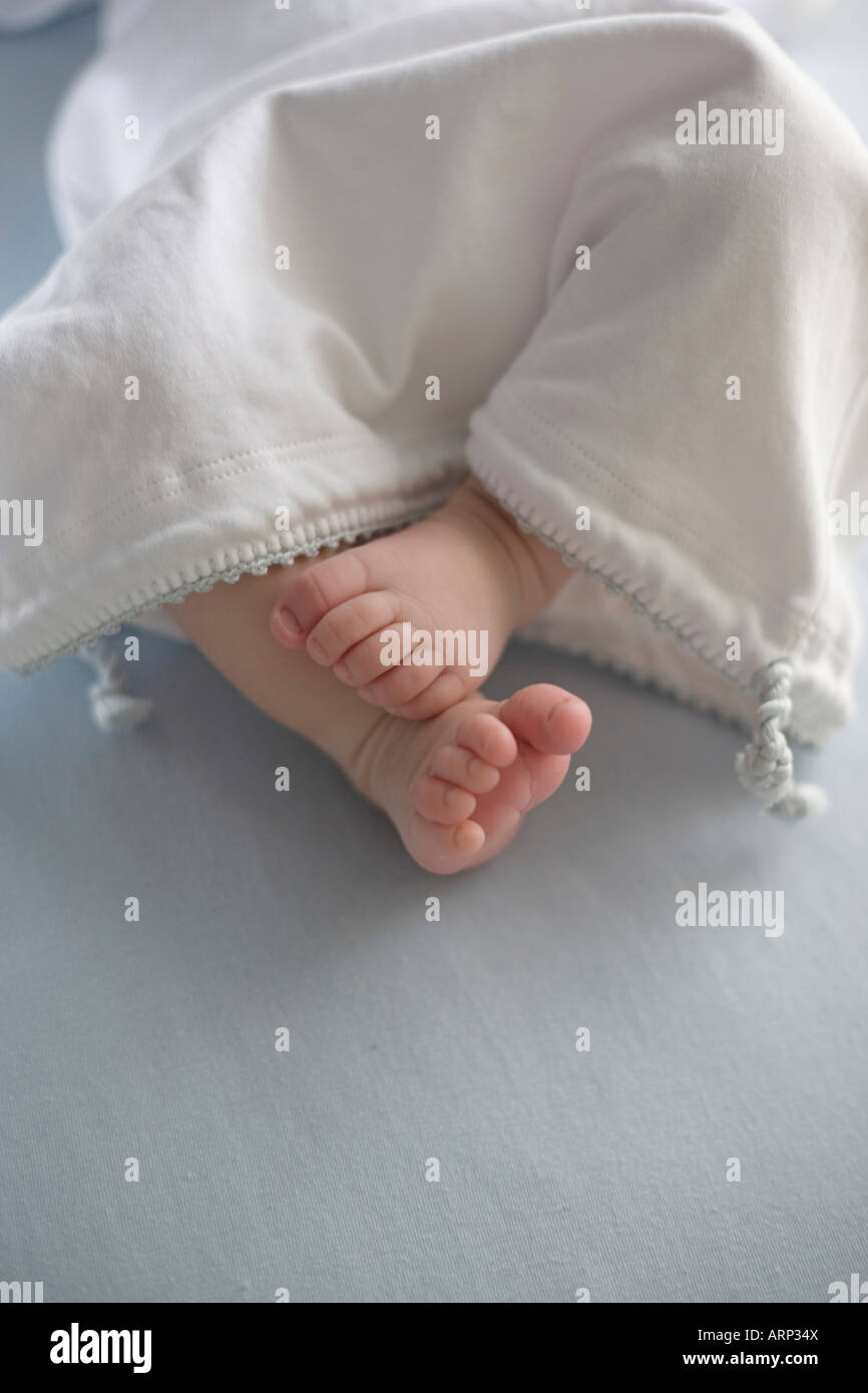 feet of newborn baby boy Stock Photo - Alamy