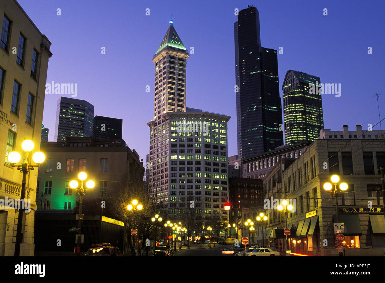 USA, Washington State, Seattle skyline at twilight showing old ...