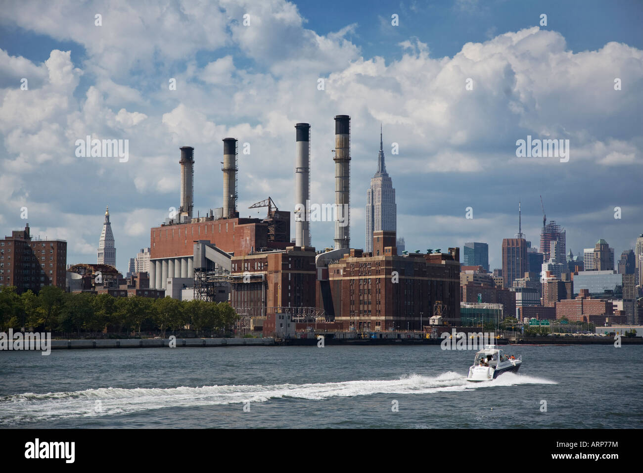 Abandoned FACTORY on the EAST RIVER NEW YORK CITY Stock Photo Alamy