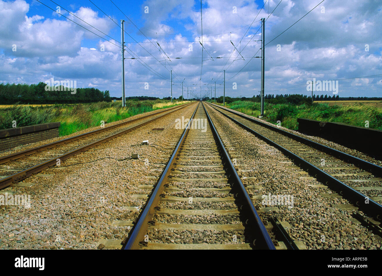 svimmelhed Forfølge scarp Electrified railway hi-res stock photography and images - Alamy